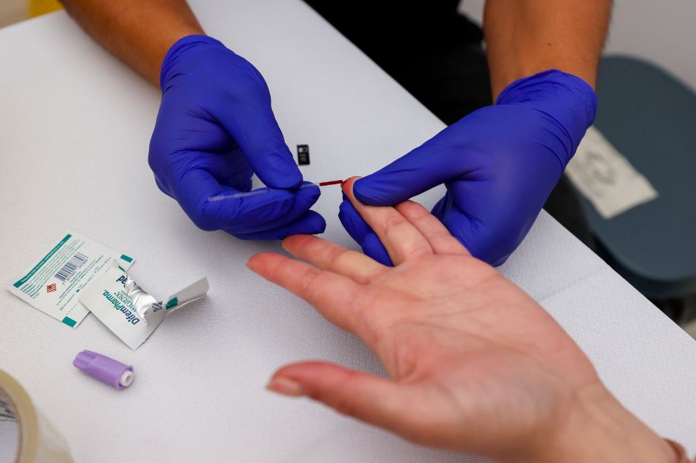 Según las cifras más actuales de ONUSIDA, en 2024, 5,3 millones de personas en el mundo no sabían que vivían con VIH.